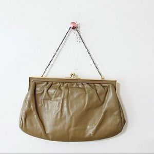 Vintage 1970s 70s leather purse clamshell clutch bag chain gold beige